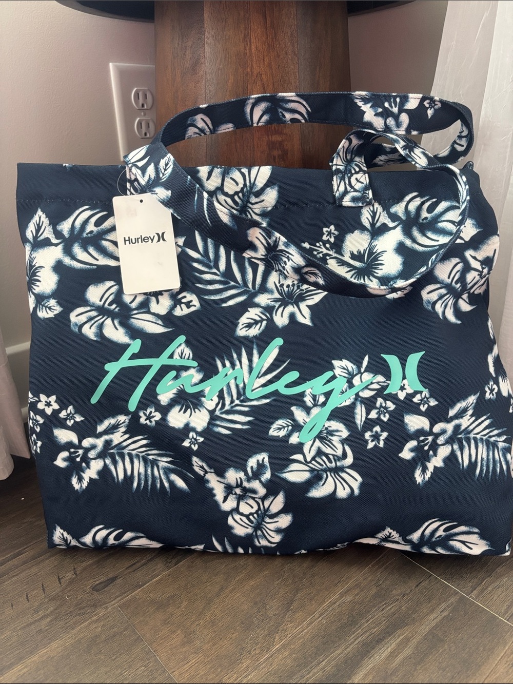 Hurley Night Force Shopper tote,zip top,inside zip,shoulder strap,summer,floral